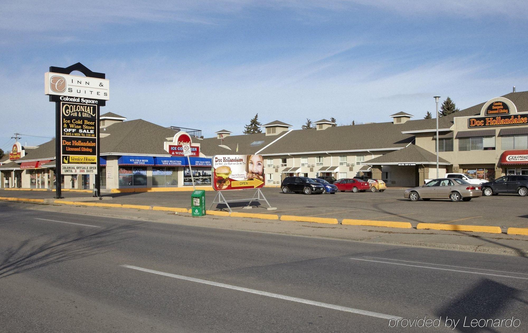 Colonial Square Inn&Suites Saskatoon Esterno foto