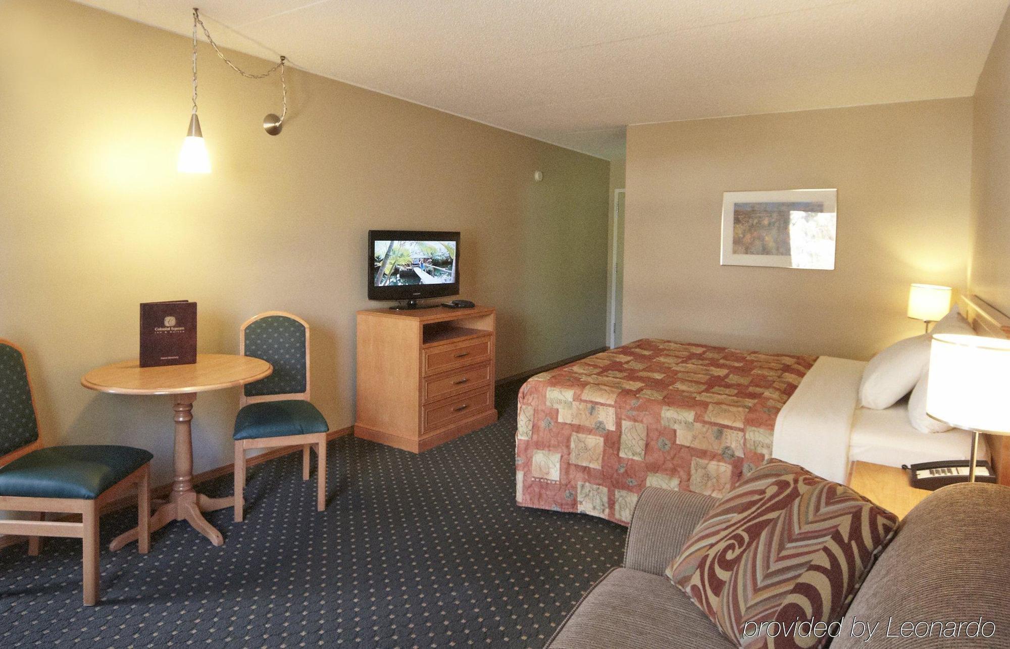 Colonial Square Inn&Suites Saskatoon Esterno foto
